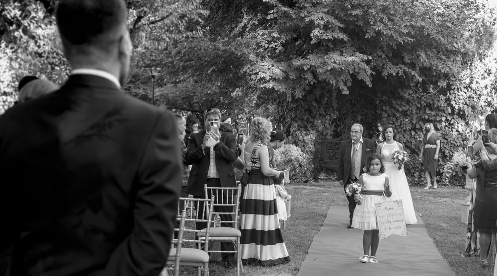 Ceremonia entre olivos en Finca Villa Mercedes